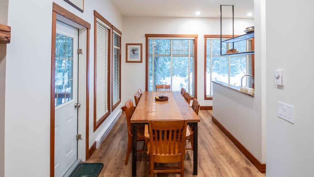 Snow Creek Lodge By Fernie Lodging Co Esterno foto