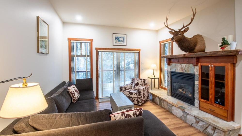 Snow Creek Lodge By Fernie Lodging Co Esterno foto