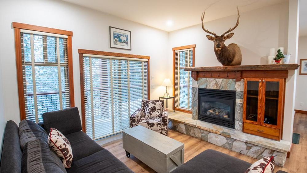 Snow Creek Lodge By Fernie Lodging Co Esterno foto