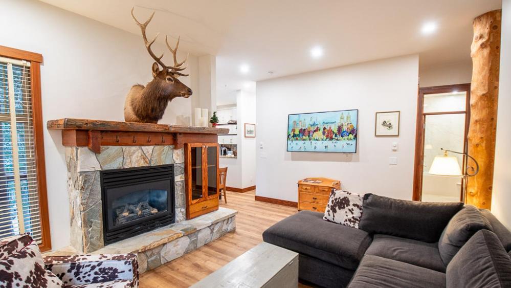 Snow Creek Lodge By Fernie Lodging Co Esterno foto